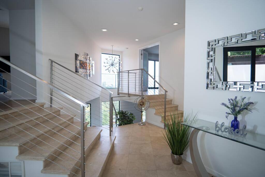 Hollywood Hills Luxe Escape Villa Los Angeles