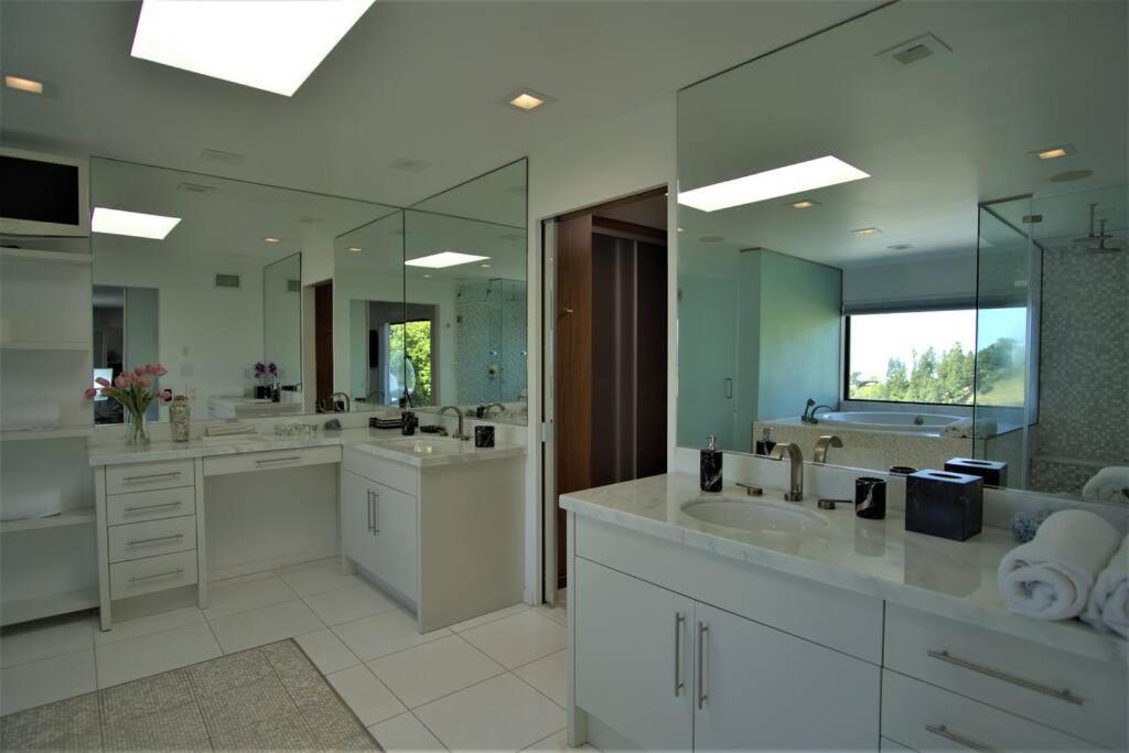 Hollywood Hills Luxe Escape Villa *